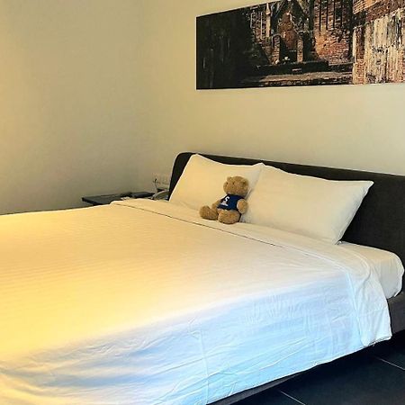 S33 Compact Sukhumvit Hotel Банкок Екстериор снимка
