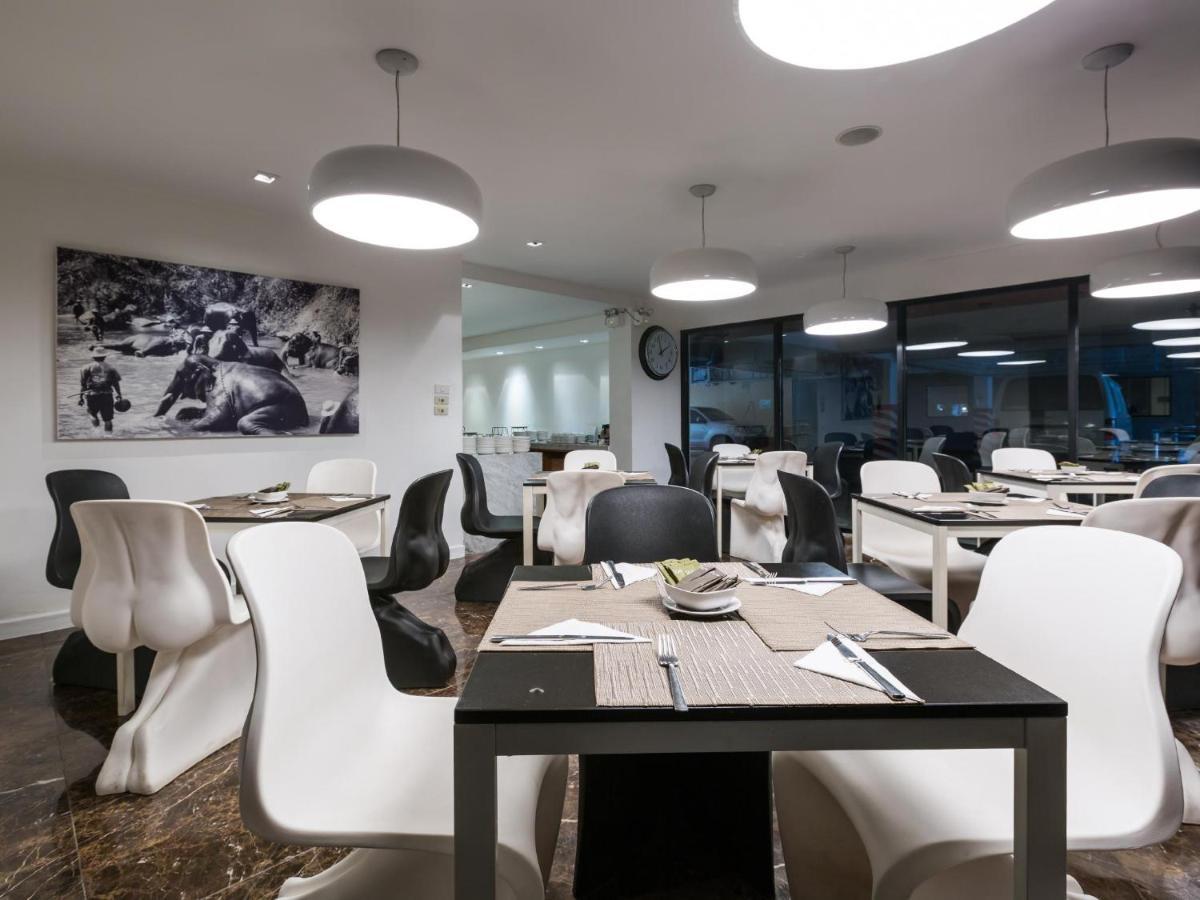 S33 Compact Sukhumvit Hotel Банкок Екстериор снимка