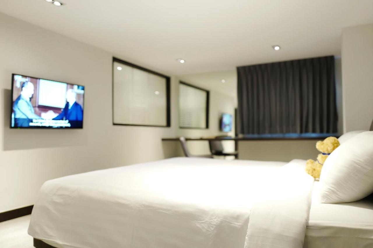 S33 Compact Sukhumvit Hotel Банкок Екстериор снимка