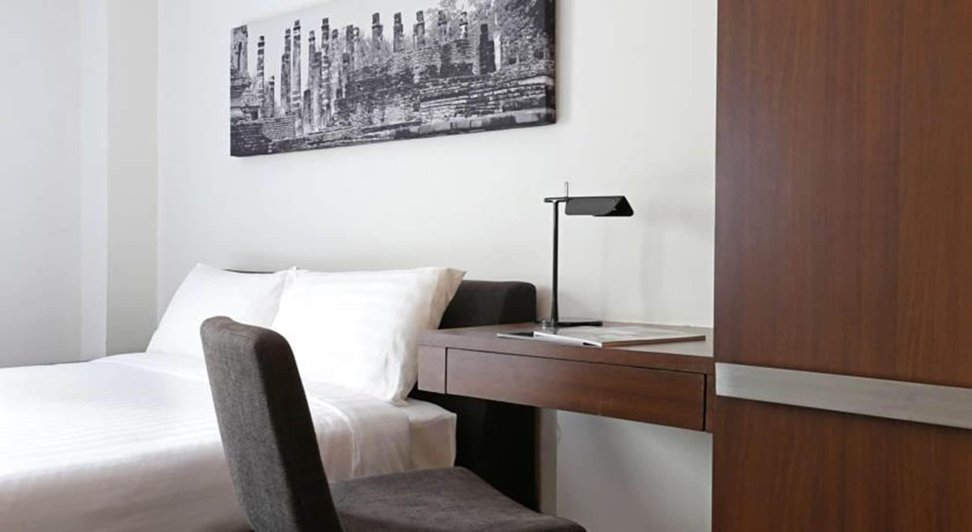 S33 Compact Sukhumvit Hotel Банкок Екстериор снимка