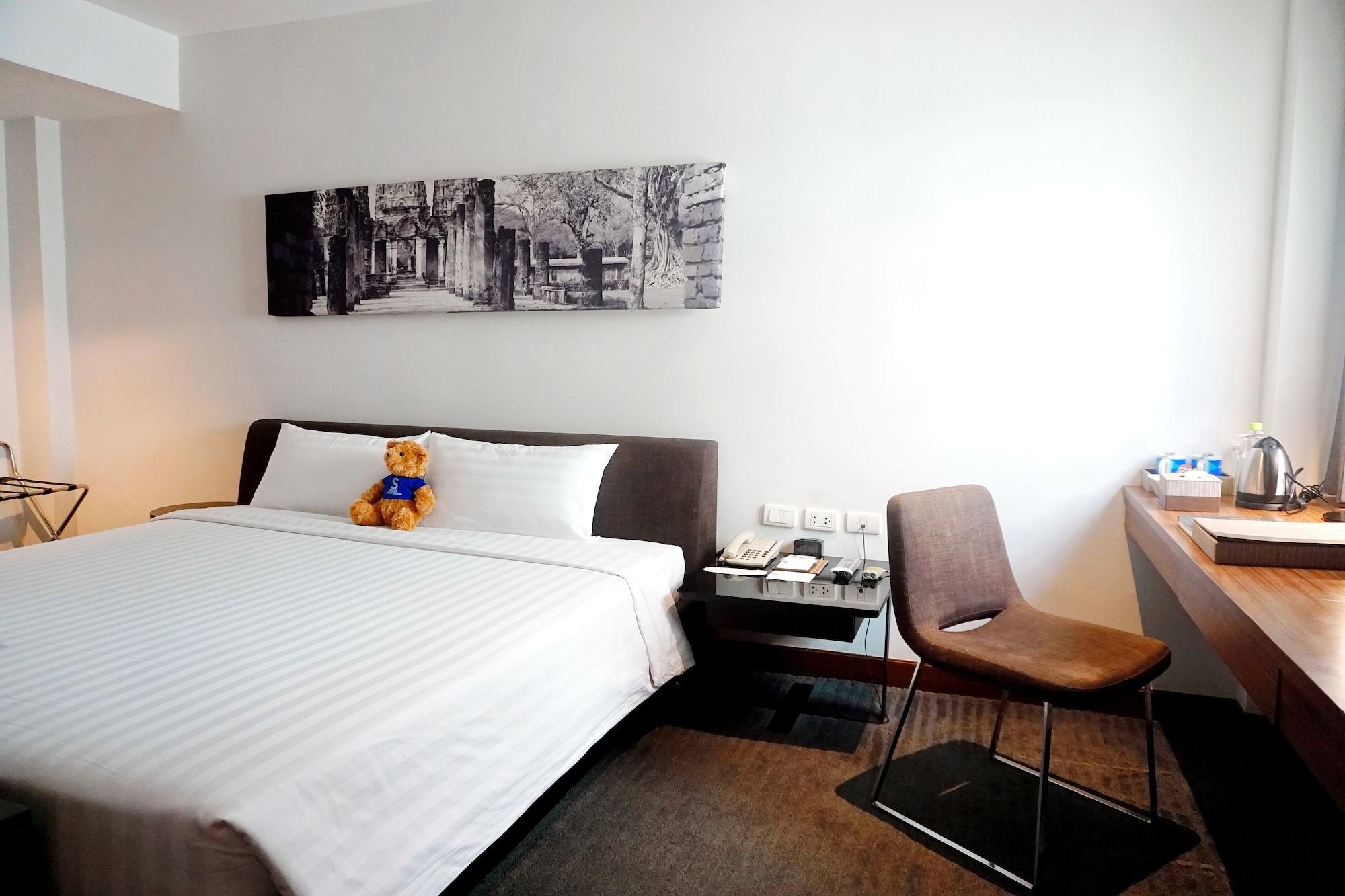 S33 Compact Sukhumvit Hotel Банкок Екстериор снимка