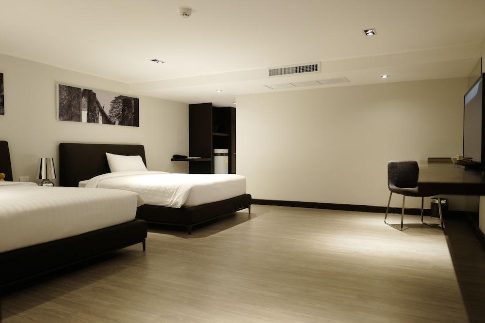 S33 Compact Sukhumvit Hotel Банкок Екстериор снимка