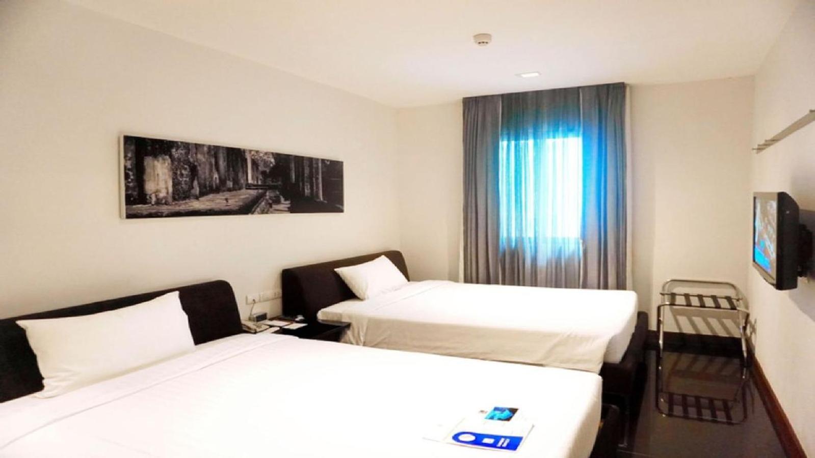 S33 Compact Sukhumvit Hotel Банкок Екстериор снимка