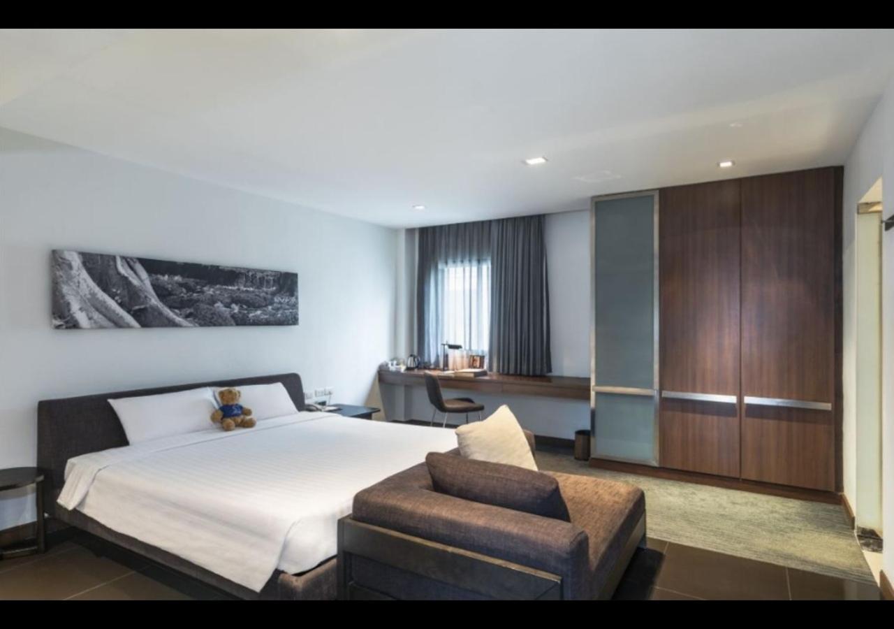 S33 Compact Sukhumvit Hotel Банкок Екстериор снимка