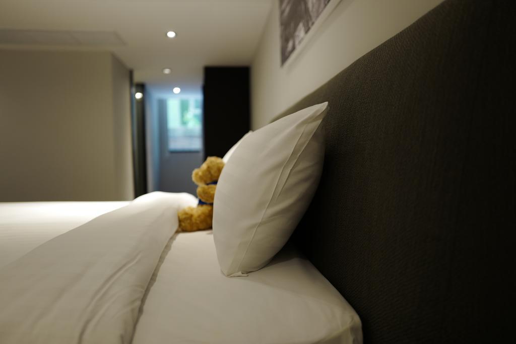 S33 Compact Sukhumvit Hotel Банкок Екстериор снимка