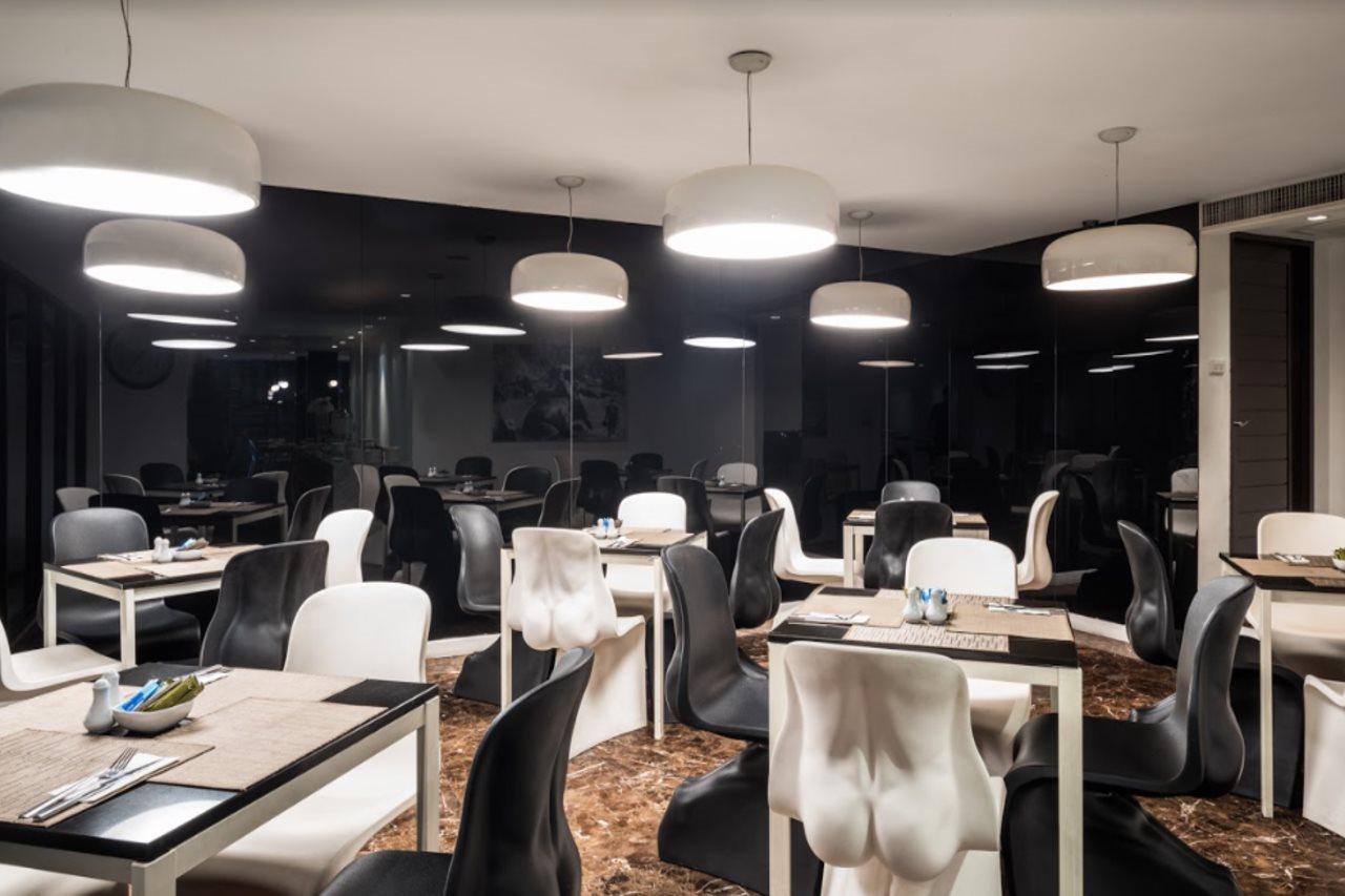 S33 Compact Sukhumvit Hotel Банкок Екстериор снимка